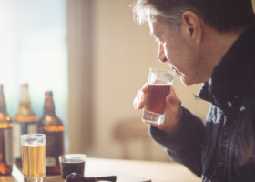 Doar două pahare de alcool pe zi pot avea consecințe grave. Ce au descoperit cercetătorii într-un nou studiu