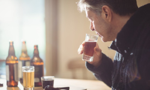 Doar două pahare de alcool pe zi pot avea consecințe grave. Ce au descoperit cercetătorii într-un nou studiu
