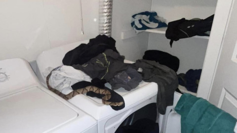 Ce a găsit un bărbat când se pregătea să-și spele rufele: „Era în haine, am rămas traumatizat”