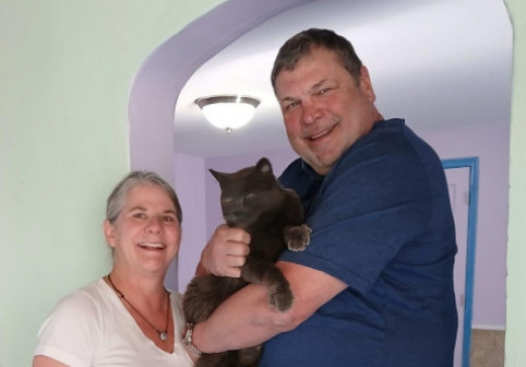 Un cuplu și-a găsit pisica după 5 ani de la dispariție. Felina a călătorit peste 1.930 de kilometri: „Este un miracol”