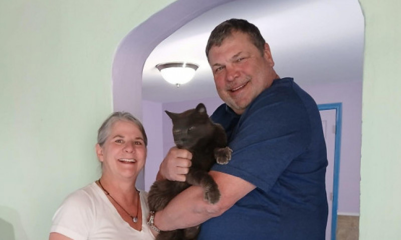 Un cuplu și-a găsit pisica după 5 ani de la dispariție. Felina a călătorit peste 1.930 de kilometri: „Este un miracol”