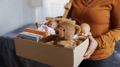 Ce a descoperit o femeie în cutia de jucării a fiicei sale de 3 ani. Mama a crezut inițial că este o farsă