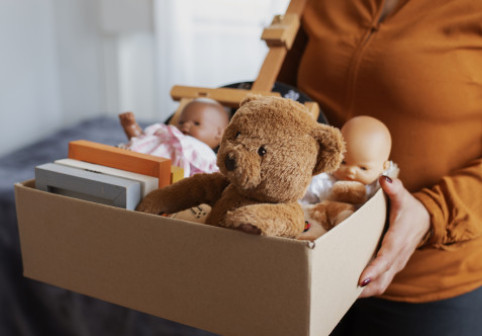 Ce a descoperit o femeie în cutia de jucării a fiicei sale de 3 ani. Mama a crezut inițial că este o farsă
