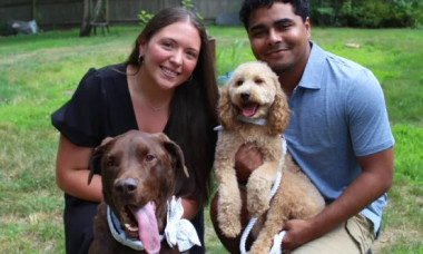 Și-au lăsat câinii la un hotel în ziua nunții, dar când s-au întors acasă au avut parte de o surpriză. Ce făceau patrupezii