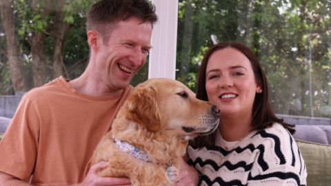 O cățelușă i-a salvat viața stăpânului său, care a intrat în stop cardiac în timp ce dormea. Polly a fost premiată ca erou al anului