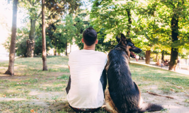 Cele 5 tipologii de oameni care nu ar trebui sub nicio formă să aibă un câine. Stilul lor de viață îi pot afecta viața patrupedului