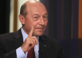 Traian Băsescu și soția lui au împlinit 50 de ani de căsnicie și au făcut slujbă în biserică. Cum arată Maria la 74 de ani