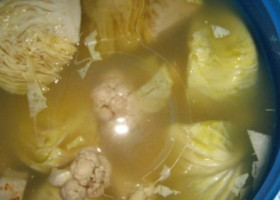 Cum se pune varza la murat pentru iarnă într-o comună din Buzău. Rețeta tradițională cu apă sărată din izvoarele naturale
