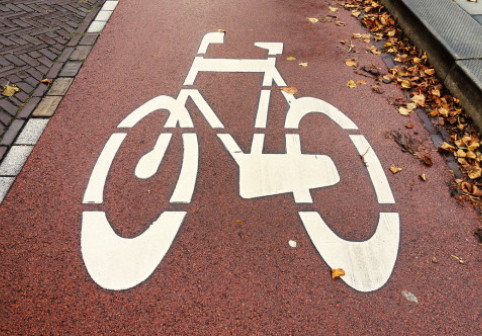 A rămas fără splină după ce a căzut cu bicicleta într-o groapă. Despăgubirea uriașă primită de un bucureștean după 12 ani de procese