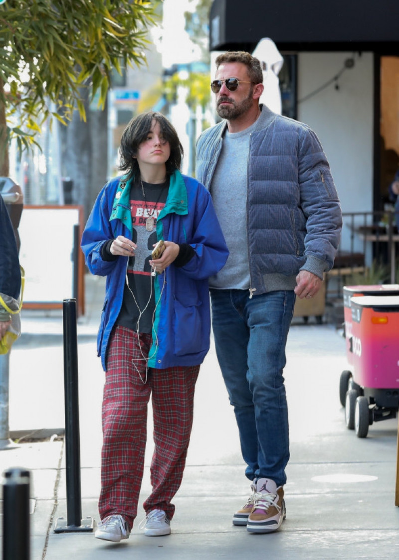 Ben Affleck grabs lunch with his daughter Seraphina in Santa Monica