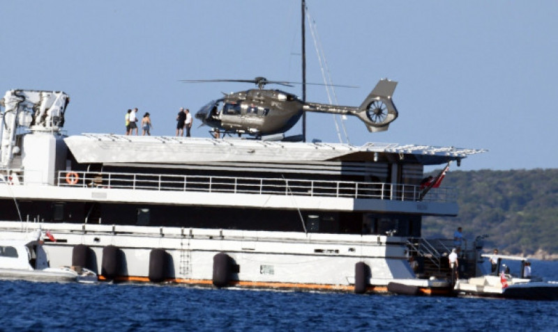 *PREMIUM-EXCLUSIVE* *MUST CALL FOR PRICING BEFORE USAGE* The girlfriend of the Amazon Billionaire Jeff Bezos, Lauren Sanchez tries her hand at piloting Jeff Bezos' helicopter as she tries to land on the Abeona yacht out in Sardinia.