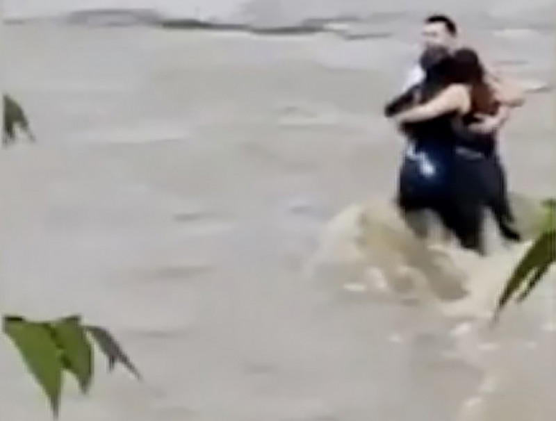 Trei tineri români au fost luați de ape în Italia