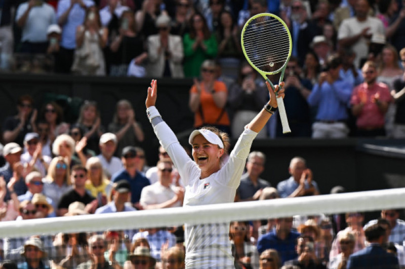 2024 Wimbledon Barbora Krejcikova (CZE) winning her first Wimbledon Single Titel *** 2024 Wimbledon Barbora Krejcikova C