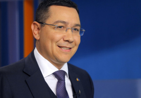 Victor Ponta, fotografiat ținându-se de mână cu o tânără, la câteva luni de la divorțul de Daciana Sârbu. Unele voci susțin că și-ar fi refăcut viața sentimentală