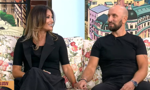 Anca Țurcașiu, fabuloasă într-o rochie cu paiete și decolteu amplu, de Revelion. Ea și iubitul ei au sărbătorit doi ani de relație