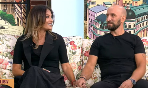 Anca Țurcașiu, fabuloasă într-o rochie cu paiete și decolteu amplu, de Revelion. Ea și iubitul ei au sărbătorit doi ani de relație