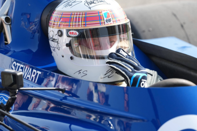 Michael Schumacher s-a semnat pe o cască pe care apoi a purtat-o Jackie Stewart în Bahrain/ Profimedia