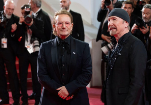 Bono, dezvăluiri despre relația specială dintre soția sa și colegul lui de trupă, The Edge: Știam că nu-l pot egala, așa că am devenit clovnul clasei