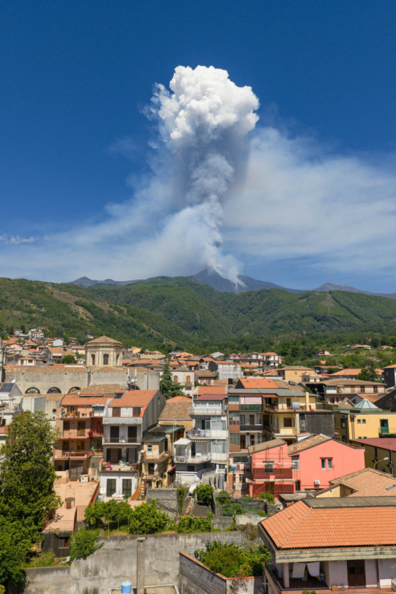 Erupție spectaculoasă pe Etna/ Profimedia