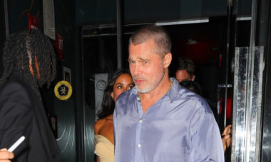 Brad Pitt, de mână cu iubita sa, la cină în NYC. Ines de Ramon a făcut furori într-o rochie mini și mulată