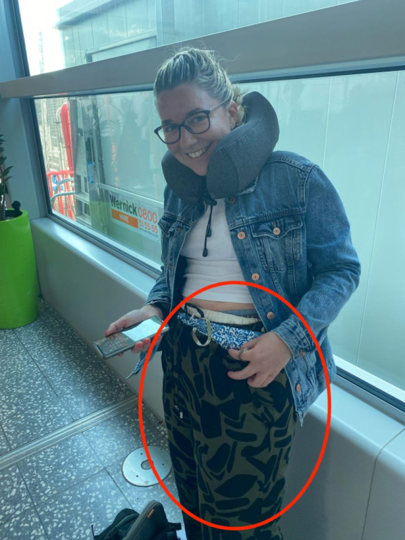 turista-britanica-aeroport-taxa-bagaj