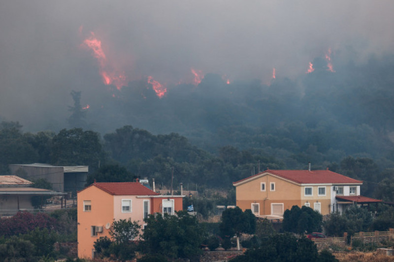 Insula greacă Chios declară stare de urgenţă în urma incendiilor/ Profimedia