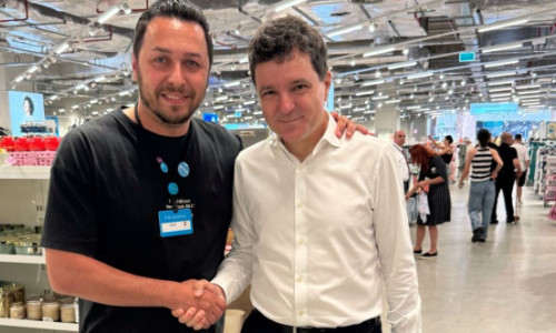 Internauții, după ce Nicușor Dan a fost pozat într-un magazin ieftin: 