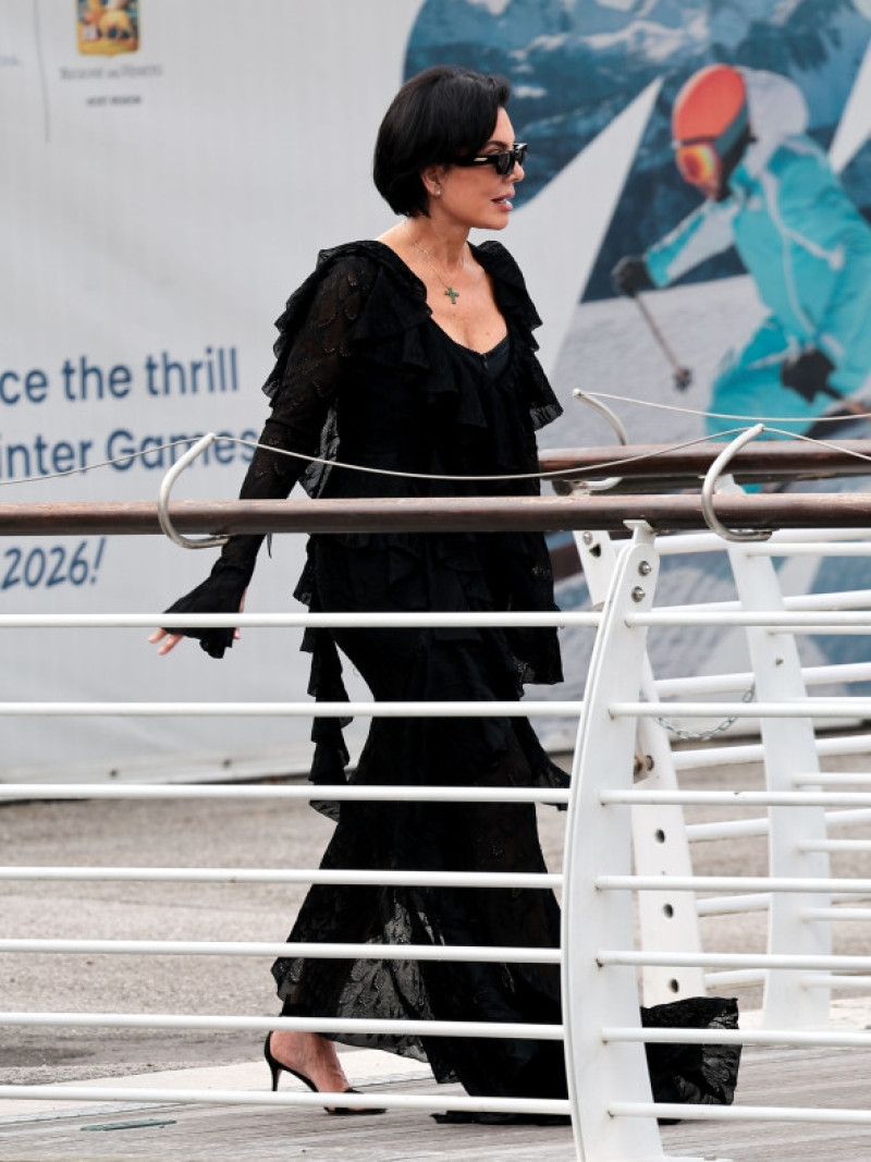 Venice, Bezos - Sanchez Wedding: - day 3 - arrivals at the airport