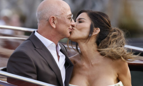 Val de ironii după ce o jurnalistă a criticat-o pe Lauren Sánchez, noua soție a lui Jeff Bezos: „Banii nu pot cumpăra rafinamentul!”