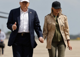 Trump și Melania, în regiunea inundată din Texas. Preşedintele SUA: „Doar o persoană rea ar adresa o așa întrebare”