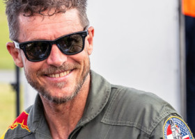 Felix Baumgartner ar fi murit înainte de impactul cu solul. Sportivul s-a prăbușit într-un camping aglomerat din Italia, lângă copii care se jucau