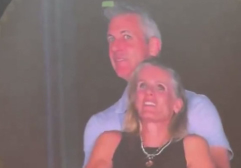 Adevărul despre momentul viral de la concertul Coldplay. Femeia surprinsă în ipostaze tandre cu șeful ei a rupt tăcerea: „A fost o greșeală după câteva cocktailuri cu tequila”