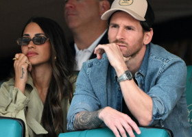 Messi, moment adorabil după ce a fost surprins de „kiss cam” la concertul Coldplay. Chris Martin le-a cântat live, iar imaginile sunt virale