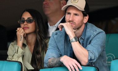 Messi, moment adorabil după ce a fost surprins de „kiss cam” la concertul Coldplay. Chris Martin le-a cântat live, iar imaginile sunt virale