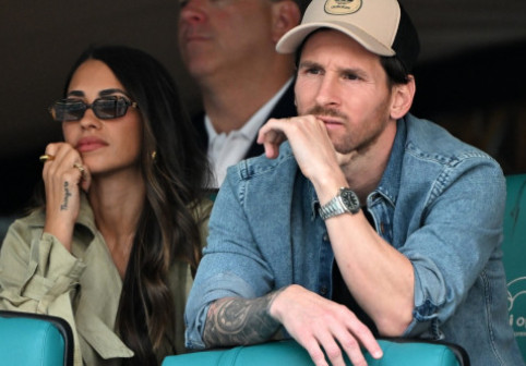 Messi, moment adorabil după ce a fost surprins de „kiss cam” la concertul Coldplay. Chris Martin le-a cântat live, iar imaginile sunt virale