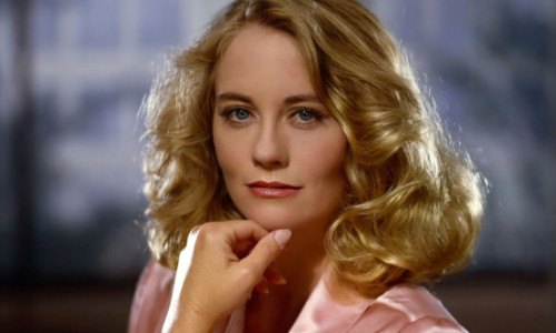 A cucerit o lume întreagă alături de Bruce Willis în „Maddie și David”. Cum arată azi celebra actriță Cybill Shepherd