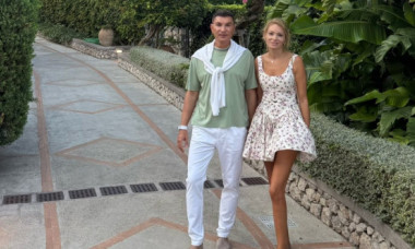 Cristi Borcea și Valentina Pelinel, vacanță de lux în Capri. El la bustul gol, ea în costum de baie, la plimbare cu iahtul