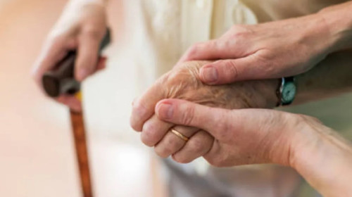 Ce pensie are o badantă româncă, după 20 de ani de muncă în Italia