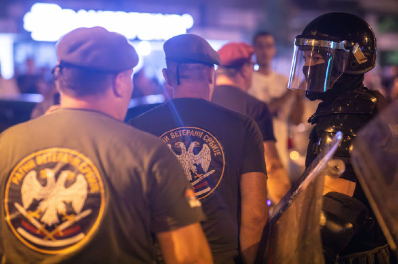 Confruntări violente în Serbia între susținătorii partidului de guvernământ și protestatari/ Profimedia