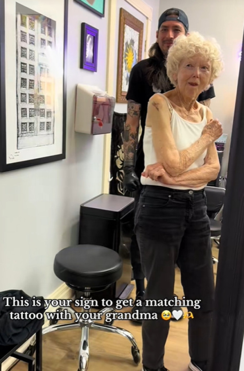 tatuaj femeie de 87 de ani