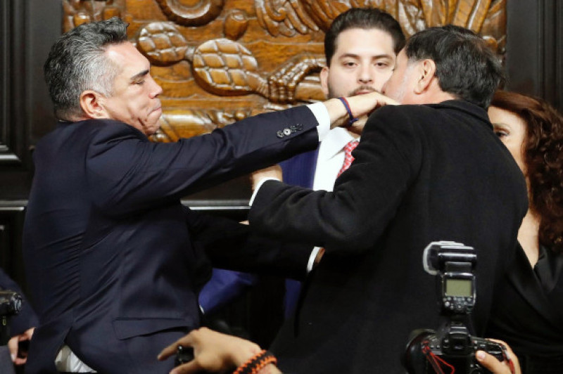 conflict in senatul din mexic (2)