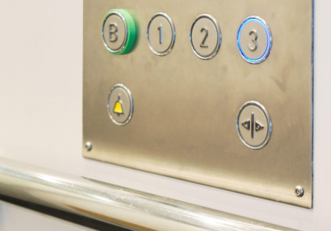 Un bărbat rămas blocat într-un lift din Germania, eliberat după patru zile. Autorităţile spun că a fost extrem de norocos să fie găsit în viaţă