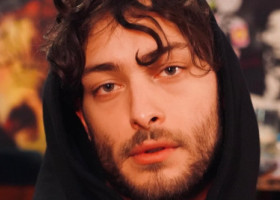 Toto Dumitrescu, fiul fostului internațional Ilie Dumitrescu, implicat într-un accident rutier în București. Polițiștii îl caută după ce a părăsit locul incidentului