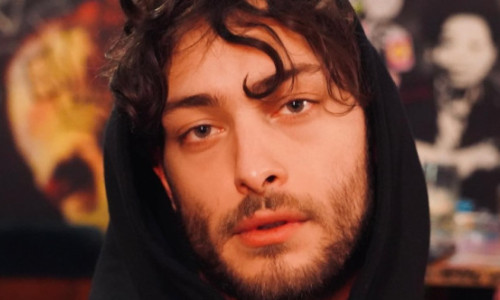 Toto Dumitrescu, fiul fostului internațional Ilie Dumitrescu, implicat într-un accident rutier în București. Polițiștii îl caută după ce a părăsit locul incidentului
