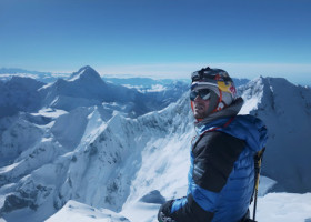 Uimitor! Un aventurier polonez devine primul om care urcă și coboară Everestul pe schiuri, fără oxigen suplimentar