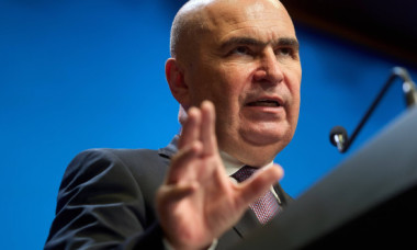 Ilie Bolojan și-a pus diplomele pe Facebook, după ce au existat confuzii privind anii de facultate: “Toate informațiile referitoare la parcursul meu educațional sunt clare”