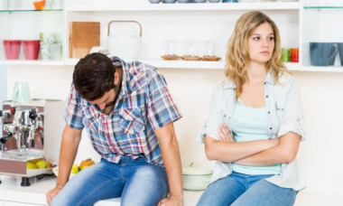 Mireasa vrea o lună de miere de 15.000 de dolari, dar mirele are alte planuri: „Mă face să mă întreb dacă ar trebui să ne căsătorim”