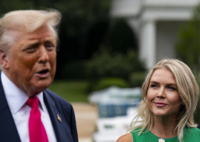 Donald Trump, remarci neobișnuit de entuziaste despre purtătoarea sa de cuvânt: „Acea față… acele buze…”