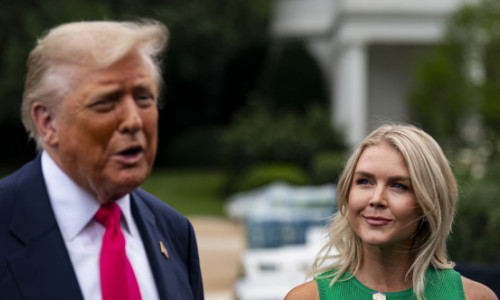 Donald Trump, remarci neobișnuit de entuziaste despre purtătoarea sa de cuvânt: „Acea față… acele buze…”