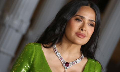 Răvășitoarea Salma Hayek a făcut furori în LA. Actrița a strălucit la o gală unde a fost însoțită de soțul miliardar